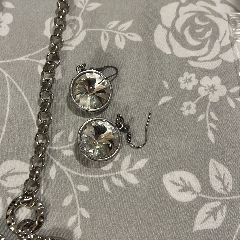 Silver and Rhinestone Necklace Set - Picture 3 of 3
